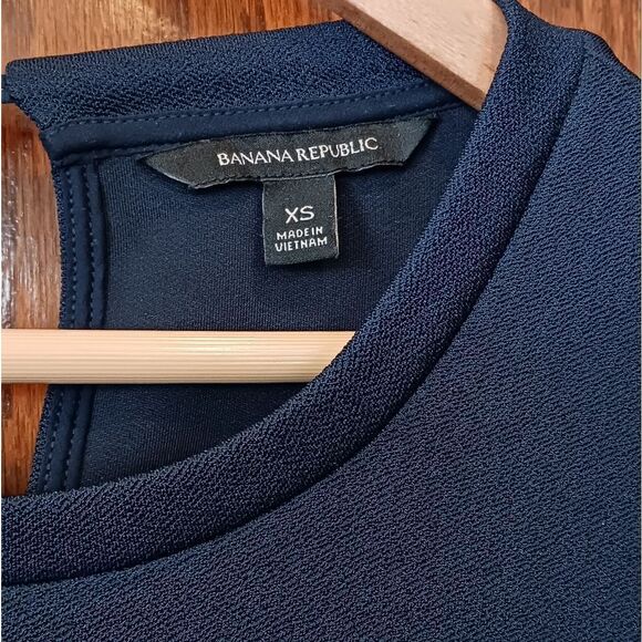 Banana Republic Stretch Crepe Top with Sheer Short Sleeves with Grosgrain XSMALL - Picture 5 of 9